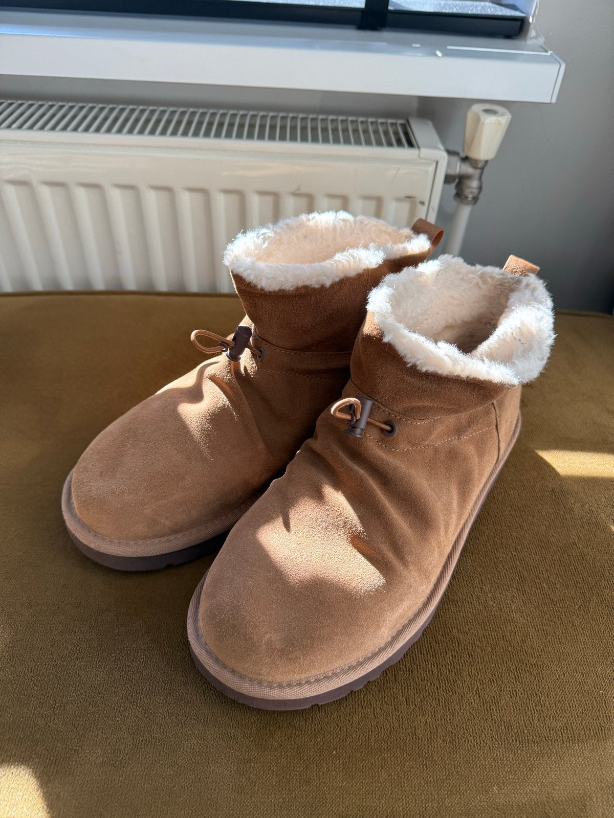 UGG Laarzen Maat 41 Chestnut, Ophalen of Verzenden, Gedragen, Bruin, Lage of Enkellaarzen