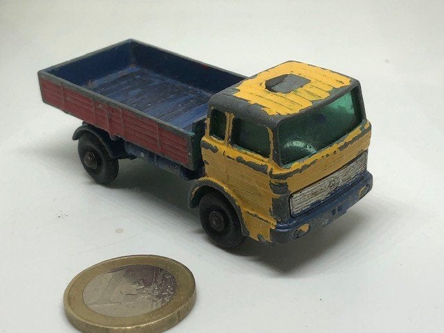 Oude Bespeelde Mercedes Truck, Lesney, Ophalen of Verzenden, Gebruikt, Bus of Vrachtwagen