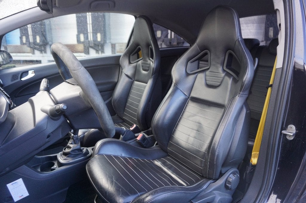 Opel Corsa 1.6-16V T OPC * 280 PK *, Auto's, Gebruikt, Zwart, Zwart, Leder