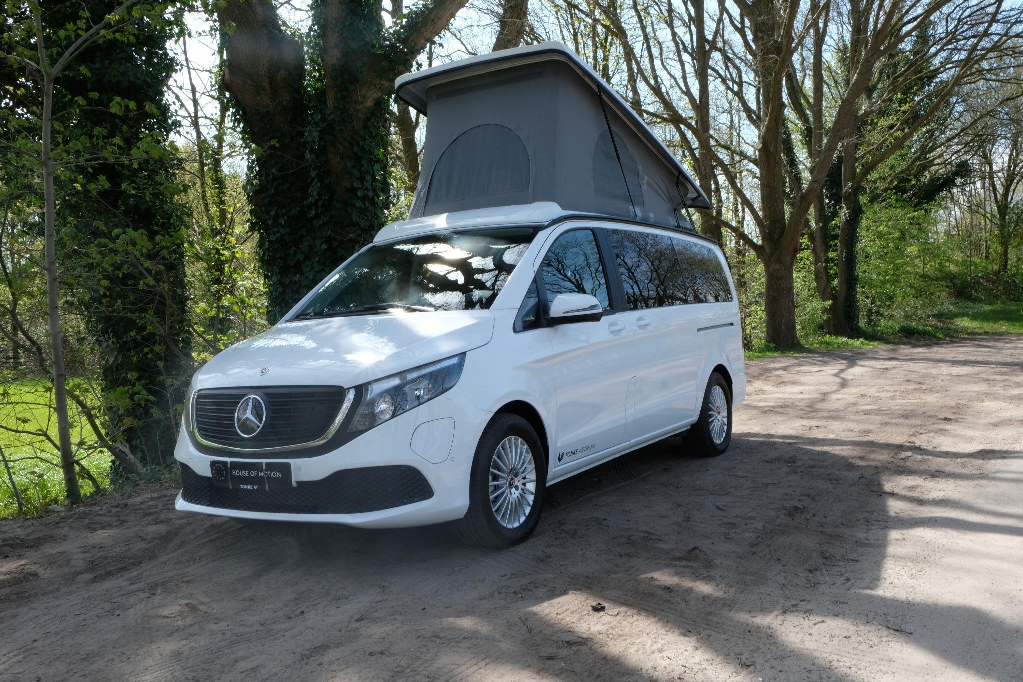 Tonke EQV Nomad, Buscamper of Camperbus, Navigatie, Airbags, Mercedes-Benz Nederland B.V.