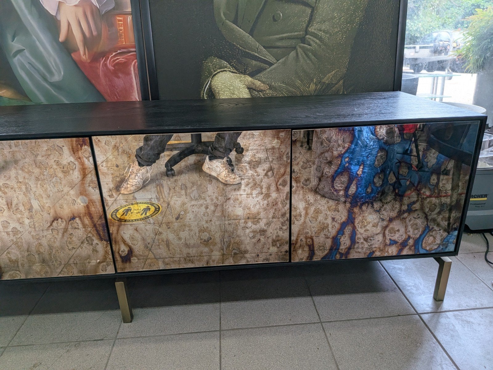 Uniek dressoir met artistieke print en gouden poten, Met deur(en), Onbekend@voorbeeld.com, 150 tot 200 cm, Onbekend