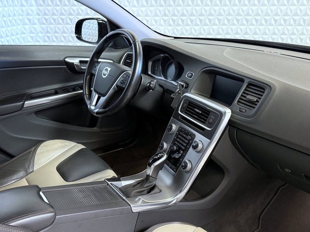 Volvo V60 Cross Country 2.0 D3 Polar+ EXPORT EX BPM/BTW(2018, Auto's, Volvo, Euro 6, 4 cilinders, Zwart, Diesel