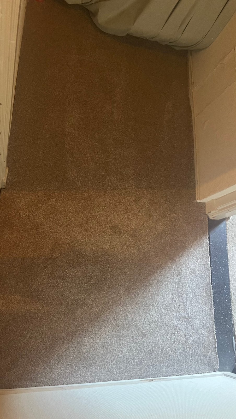 Vloerbedekking / tapijt taupe gemêleerde, Ophalen, Zo goed als nieuw, Bruin, Minder dan 5 m²