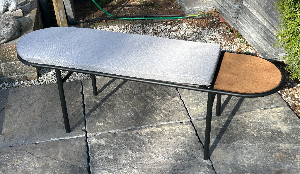 Metalen bankje met kussen en houten tafelgedeelte, Tuin en Terras, Ophalen, Gebruikt, Metaal