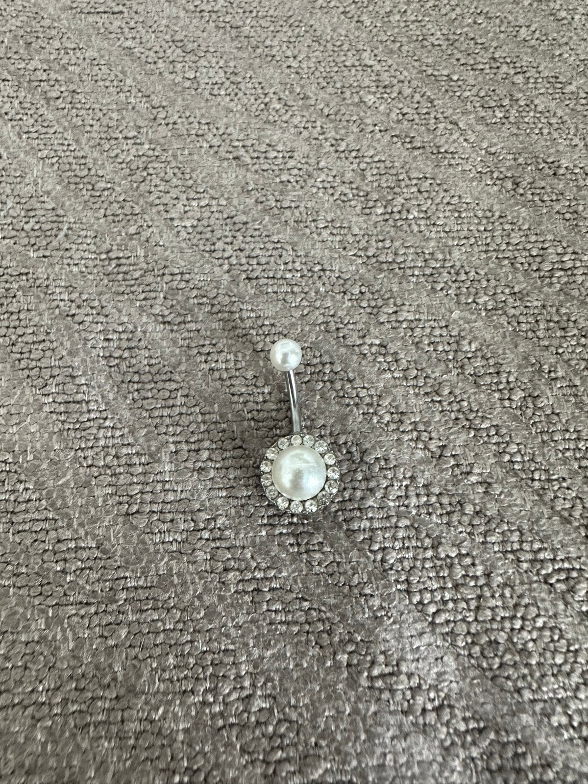 Nieuwe navelpiercing met parel en bloem design, Navelpiercing, Staal, Nieuw, Ophalen of Verzenden
