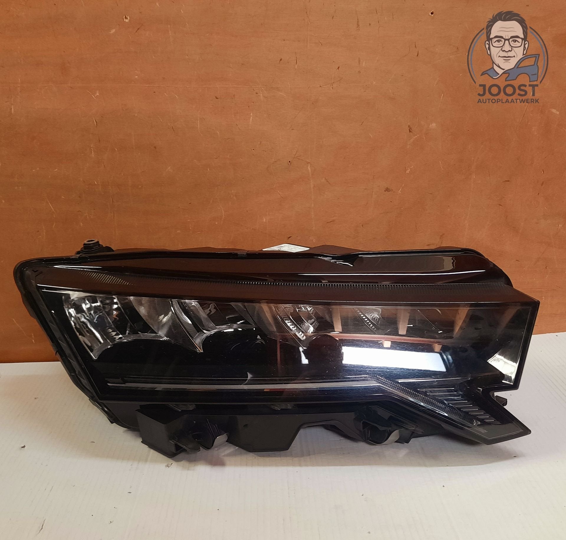 Koplamp LED rechts Skoda Octavia IV FL ->'24 5E4941010, Gebruikt, Herkomst onderdeel bekend, Ophalen of Verzenden, Skoda