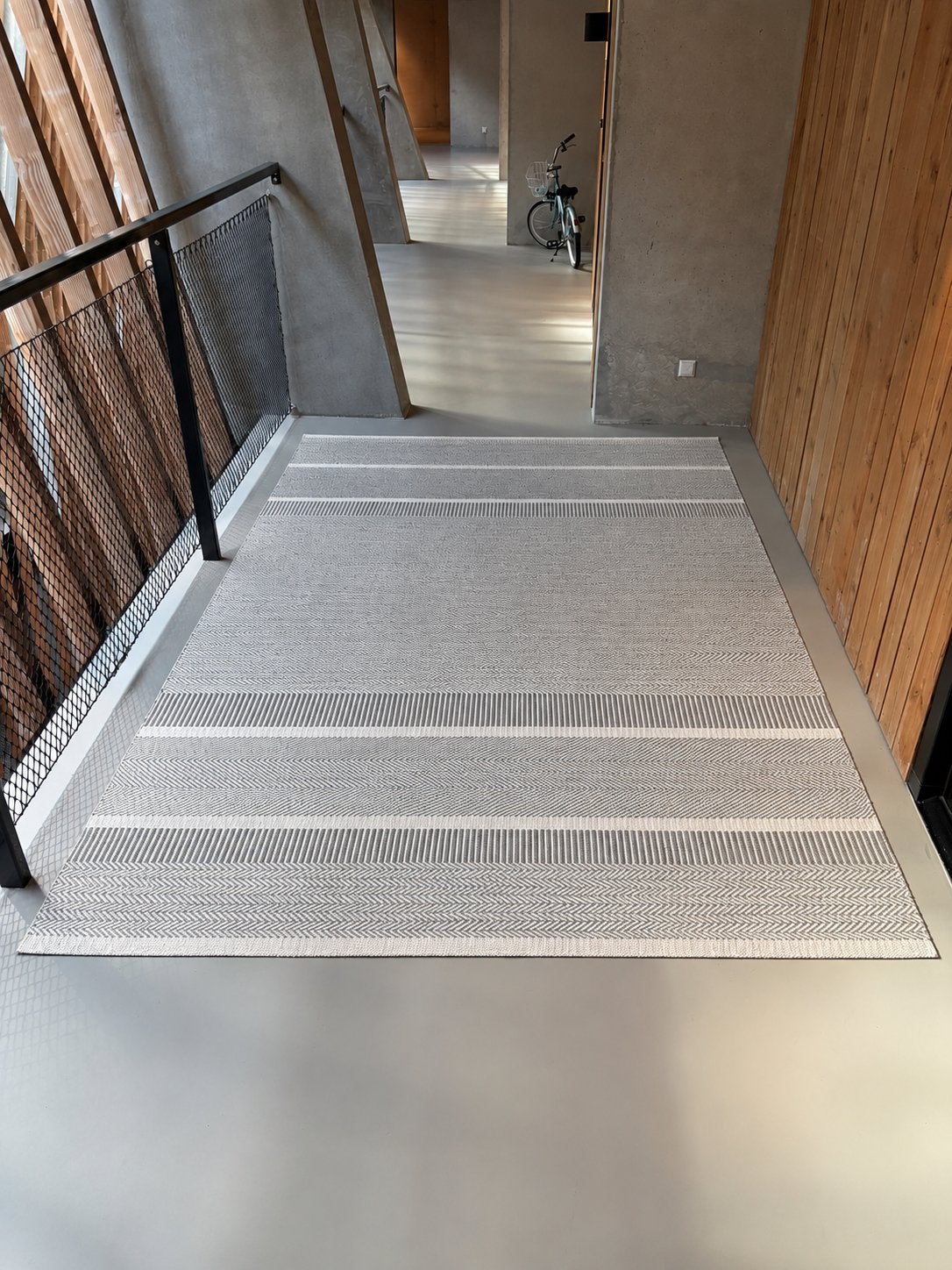 Stijlvol beige/ grijs vloerkleed 200x300cm (Bolia) - ZGAN, Ophalen, Beige, 200 cm of meer, Zo goed als nieuw