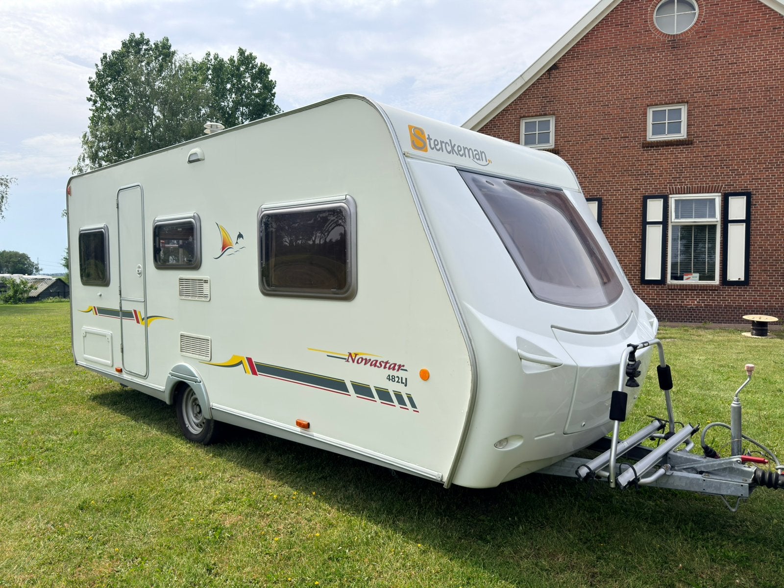 Sterckeman Novastar 482 LJ (2009) | Enkele bedden, Omvormbare zithoek, Sterckeman, Rondzit, Bedrijf