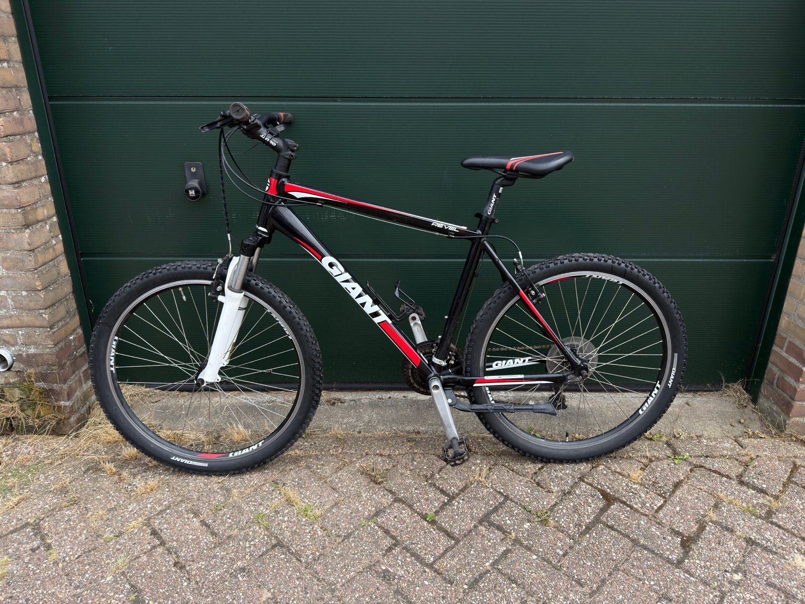 Giant Revel Mountainbike - Zwart/Rood, Ophalen, Gebruikt, 57 cm of meer, Hardtail