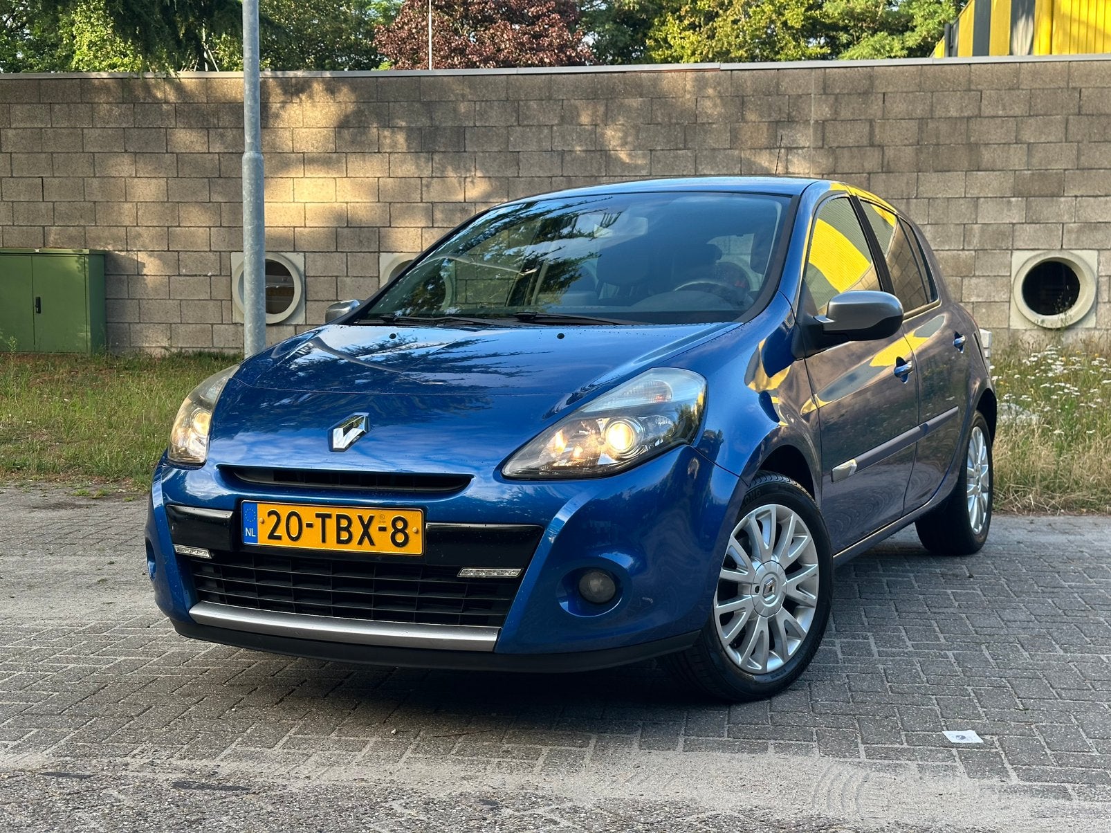 Renault Clio 1.2 TCE GT-Line Airco Nieuwe APK 7-2027 NAP, Auto's, Renault, Voorwielaandrijving, 535 kg, 4 cilinders, Blauw