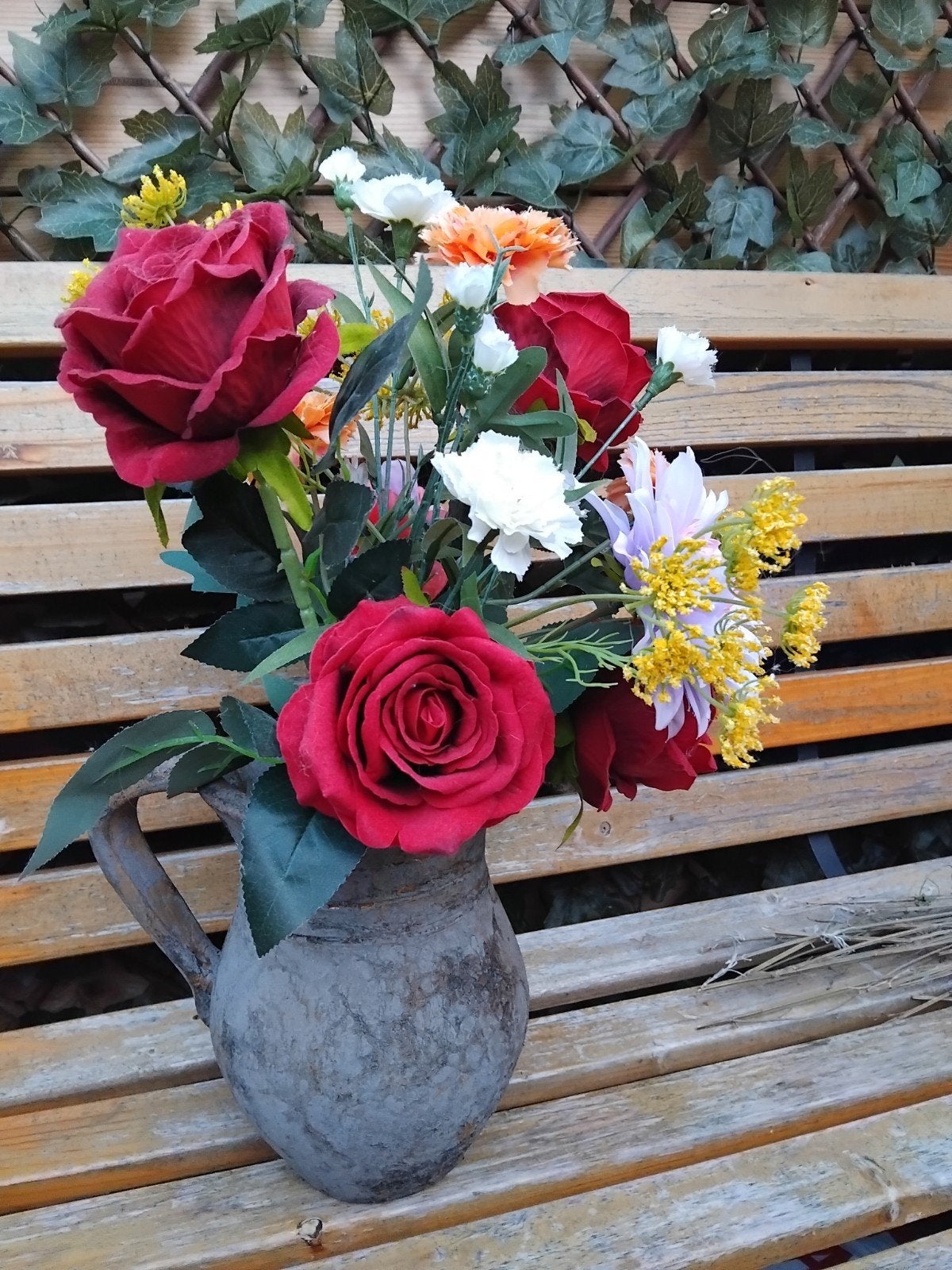 Prachtig kunstboeket met rozen en anjers in vaas, Binnen, Textiel, Ophalen of Verzenden, Zo goed als nieuw