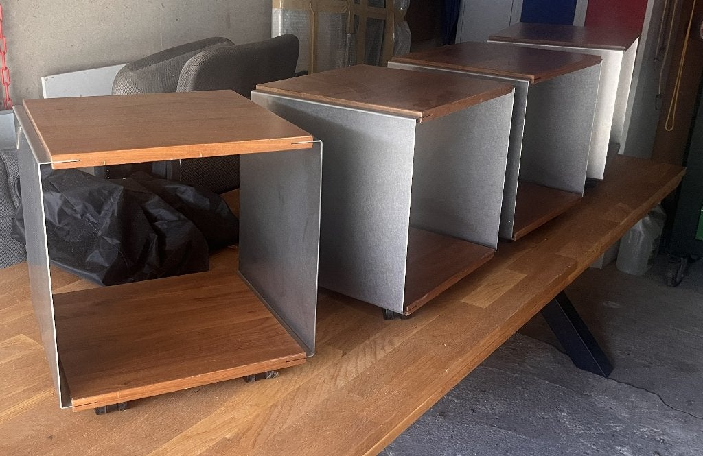Design bijzettafel met hardhouten blad en metalen zijkant, Ophalen, Minder dan 45 cm, Minder dan 55 cm, Gebruikt