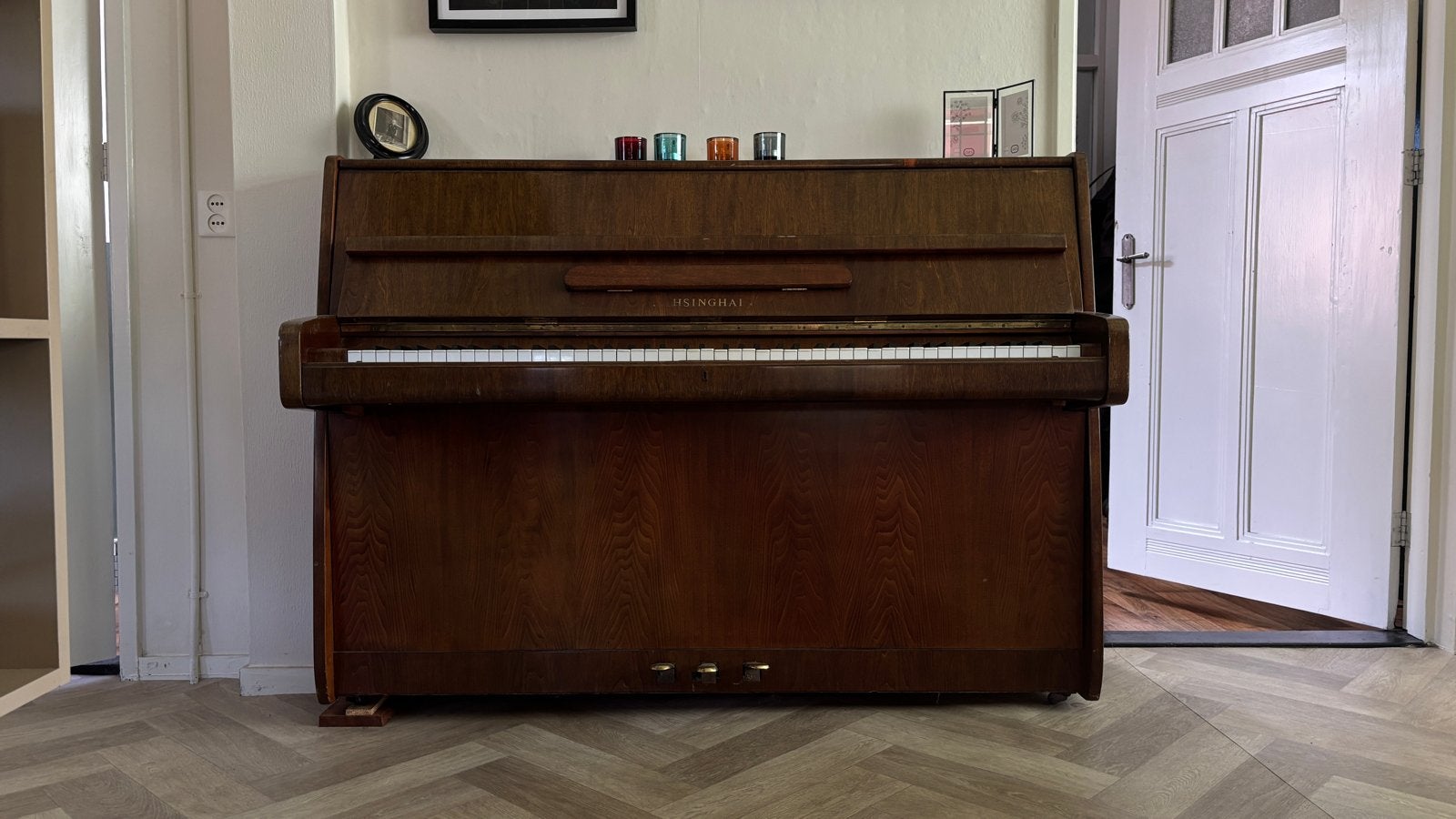 Hsinghai Piano - Gebruikt, Bruin - moet nu weg!, Muziek en Instrumenten, Piano's, Ophalen, Gebruikt, Bruin, Piano