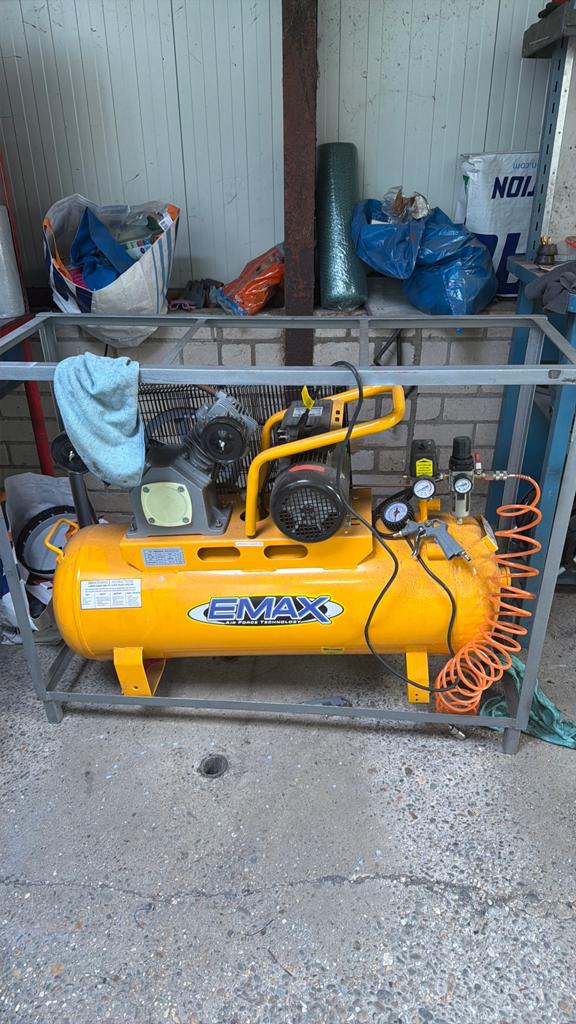 Compressor 100 L, Doe-het-zelf en Verbouw, Compressors, 100 liter of meer, Verzenden, Zo goed als nieuw, Minder dan 200 liter/min