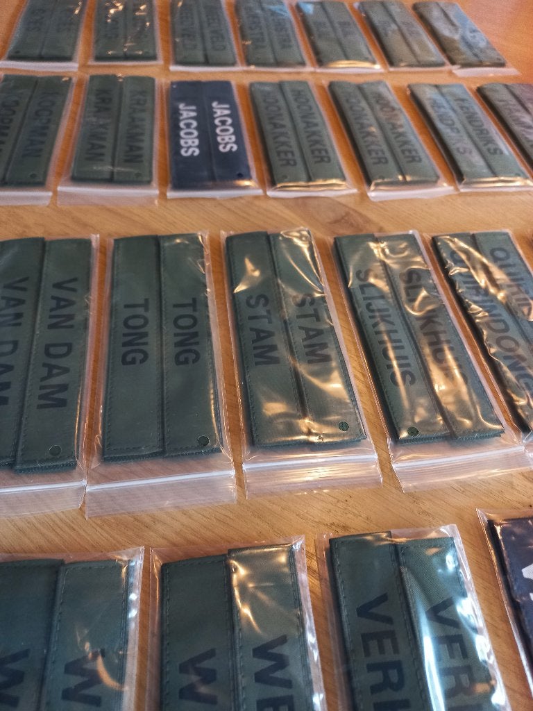 Origineel Naamlint Uniform 2.5 x 14 cm voor Defensie, Verzamelen, Militaria | Algemeen, Verzenden, Overige soorten, Nederland