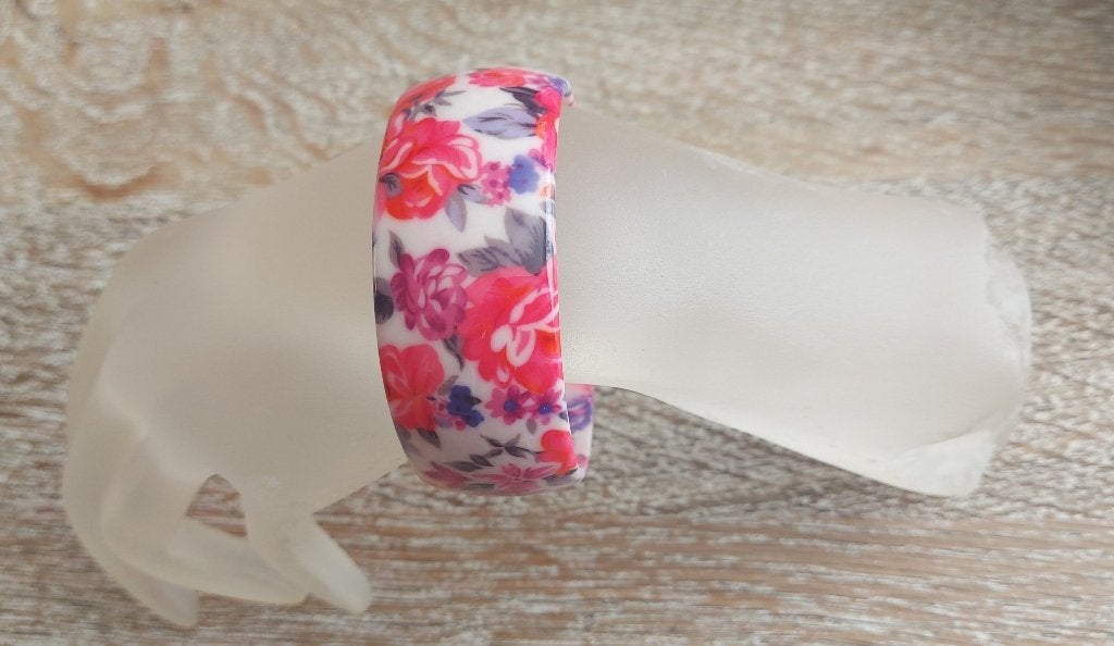 Bloemenarmband - Kleurrijke Bangle met Bloemmotief, Ophalen of Verzenden, Zo goed als nieuw, Roze, Kunststof of Plastic