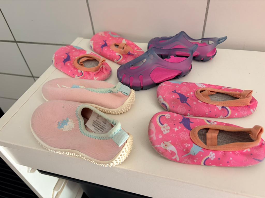 4 paar waterschoentjes, Kinderen en Baby's, Ophalen, Zo goed als nieuw, Jongen of Meisje, Zwem-accessoire
