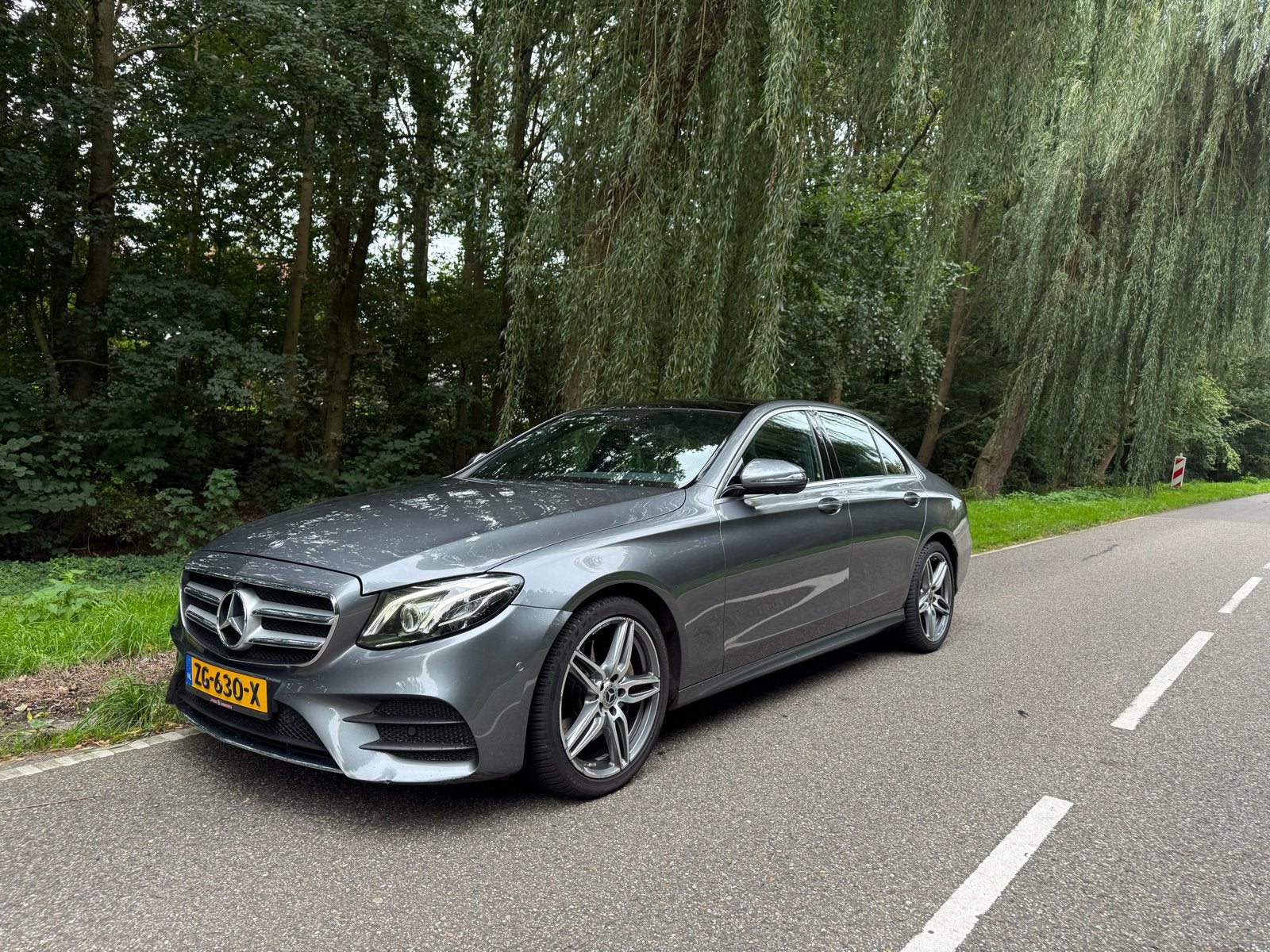Mercedes-Benz E-Klasse E220 d 194pk 9G-TRONIC 2019 Grijs, Auto's, Automaat, Achterwielaandrijving, 4 cilinders, Diesel