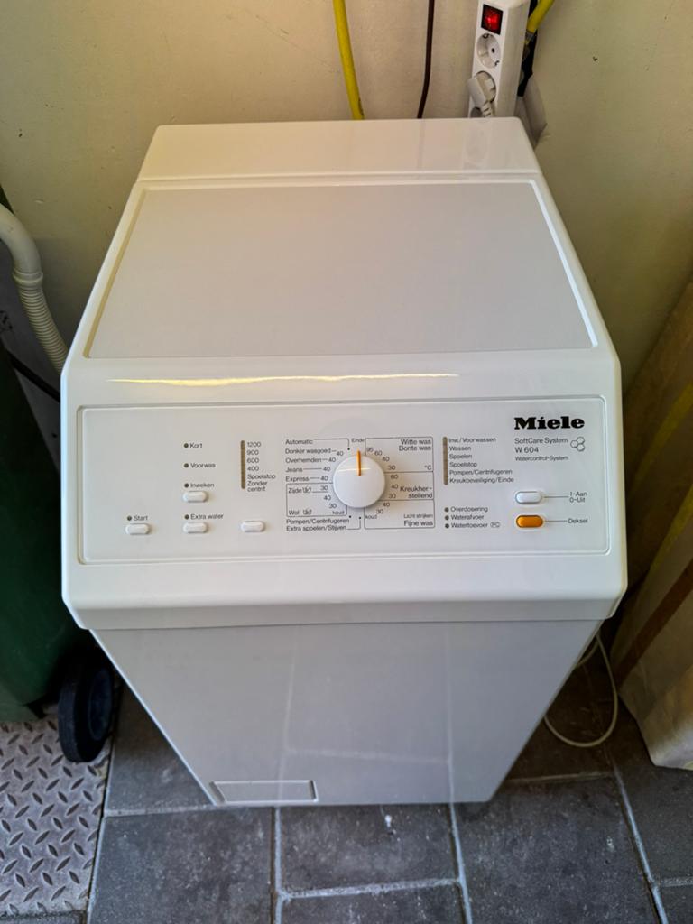 Miele Bovenlader Wasmachine | 6 Kilo | Werkt Goed, Ophalen, 4 tot 6 kg, Voorlader, 85 tot 90 cm