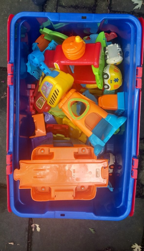 Box vol VTech Toet Toet Auto's en wegdelen, Ophalen, Zo goed als nieuw, 2 tot 4 jaar