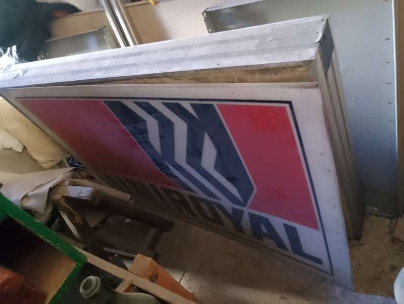 Vintage Uniroyal lichtbak met werk aan, Verzamelen, Ophalen, Gebruikt, Lichtbak of (neon) lamp