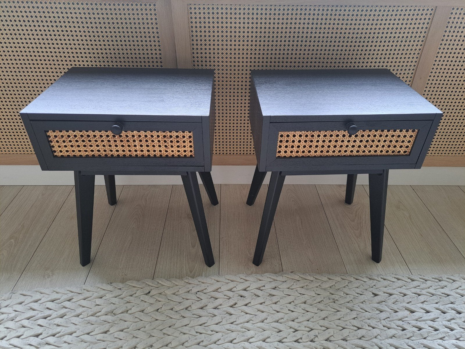 2 Nachtkastjes met lade van xenos zwart rotan webbing zgan, Ophalen, Minder dan 45 cm, Zo goed als nieuw, Minder dan 55 cm