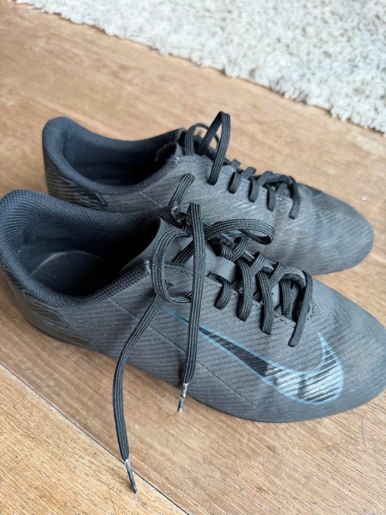Nike voetbalschoenen maat 37, Maat XS of kleiner, Ophalen, Gebruikt, Schoenen