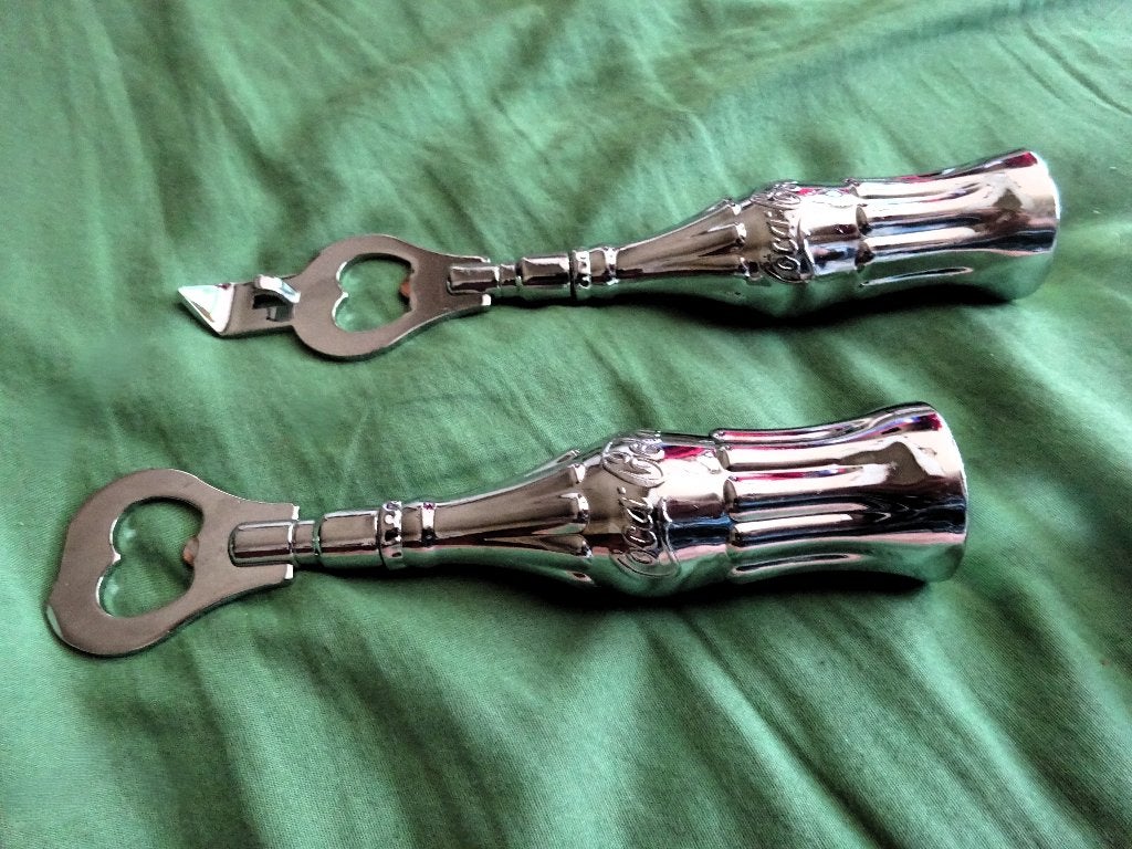 2 Coca cola flesopeners 16.5 & 19 cm cm (1 met blik opener), Verzenden, Gebruikt, Gebruiksvoorwerp