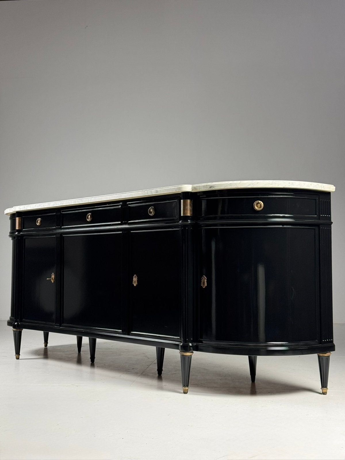 Franse Louis XVI dressoir klassiek zwart, Huis en Inrichting, Kasten | Dressoirs, Ophalen, Zo goed als nieuw, 25 tot 50 cm