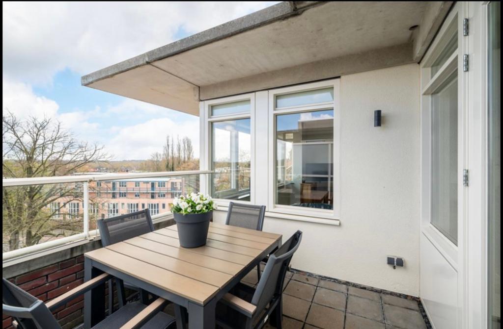 Bois-Le-Duc tuinset tafel en vier stoelen. Leuke prijs!, Ophalen, Gebruikt, Aluminium, Stoel