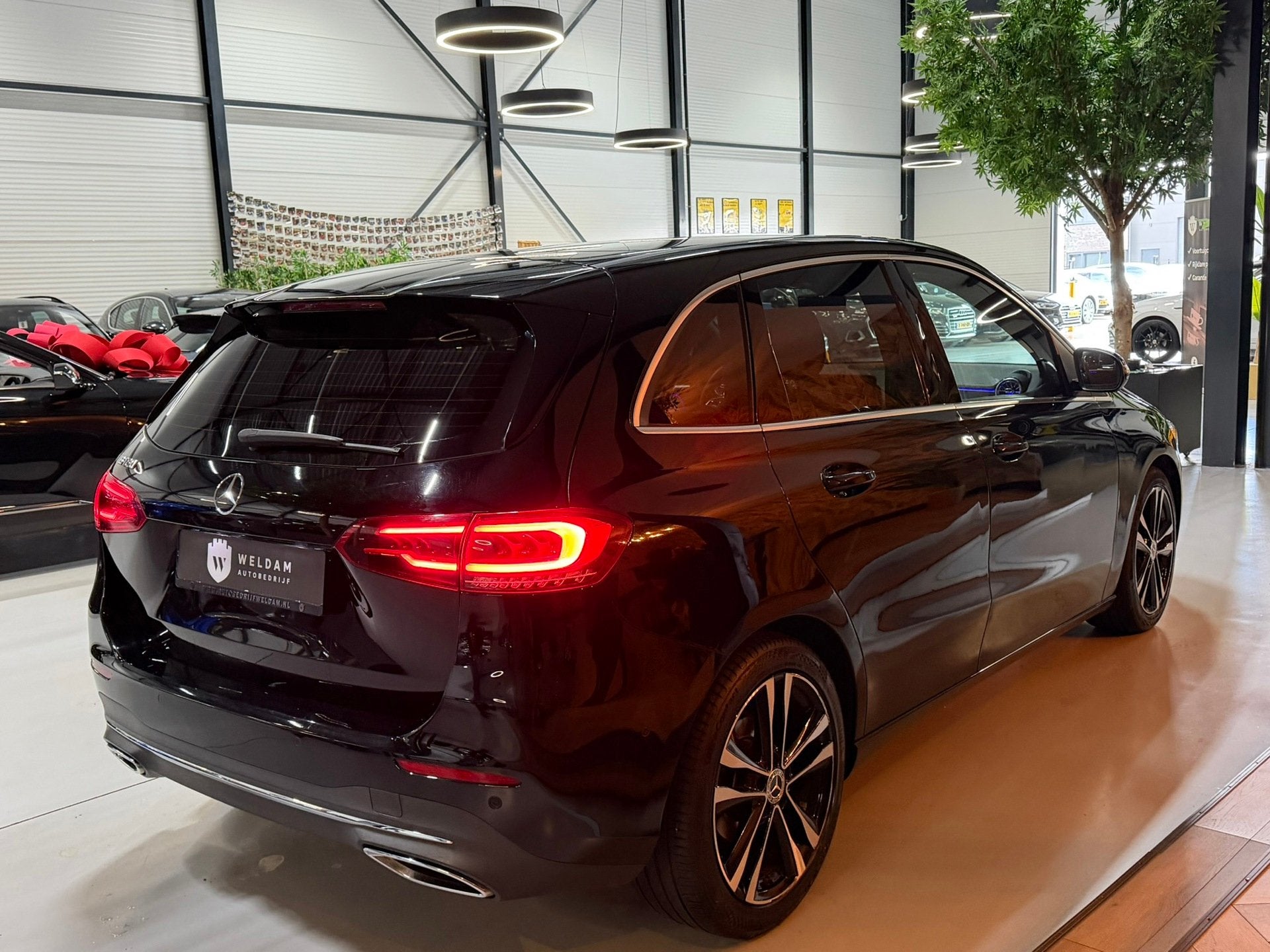 Mercedes-Benz B-klasse 180 Business Solution|Matrix LED|MBUX, Auto's, 136 pk, Gebruikt, 4 cilinders, Met garantie (alle)