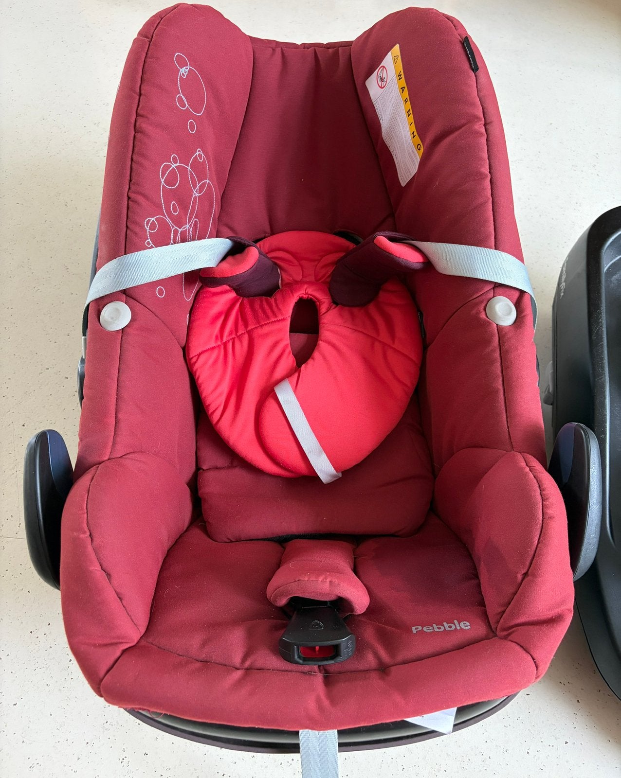 Maxi cosi pebble met baseplate, Ophalen, Autogordel of Isofix, 0 t/m 18 kg, Zo goed als nieuw