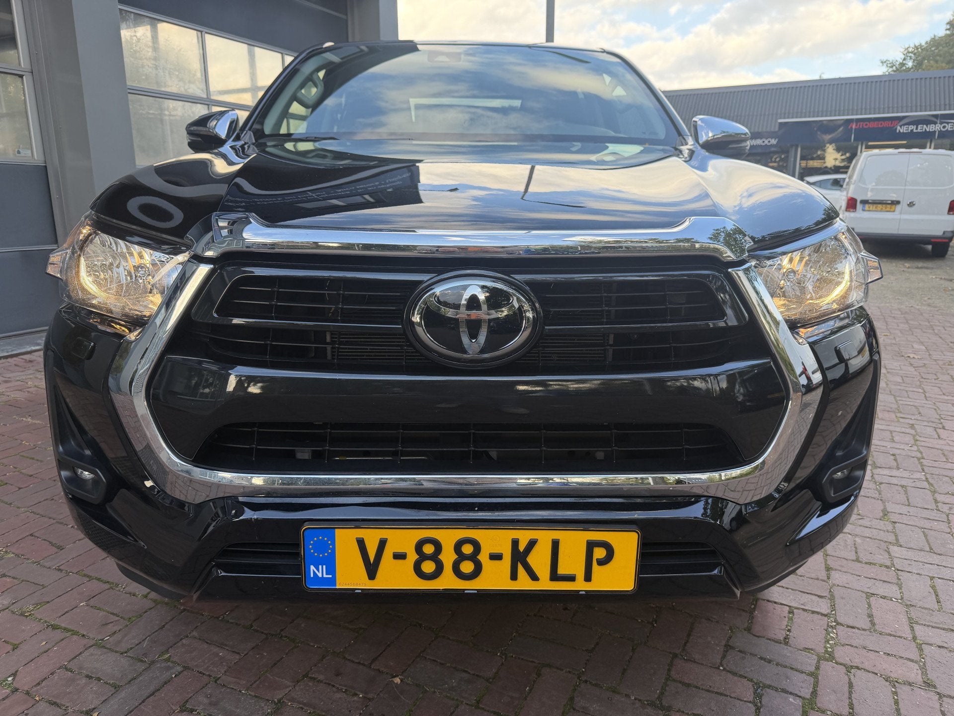 Toyota Hilux 2.4 D-4D Double Cab Challenger Bj 2024 Km 23.00, Auto's, Dealer onderhouden, Stof, Gebruikt, 4 cilinders