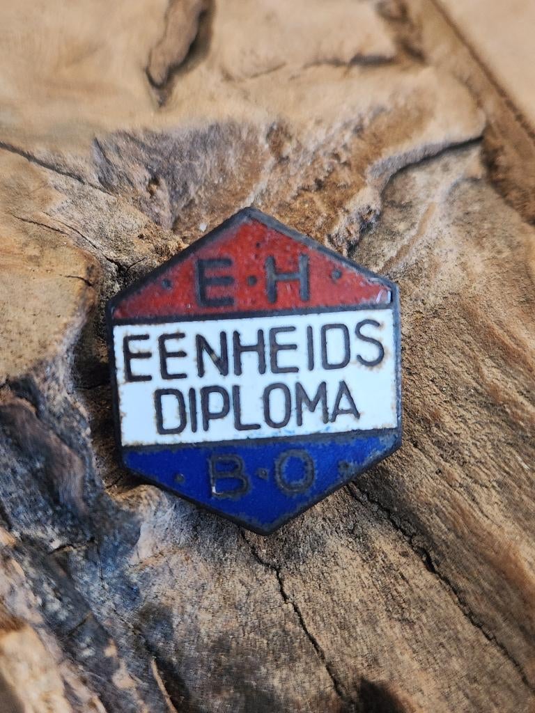 Speldje - emaille - EHBO eenheidsdiploma, Verzamelen, Ophalen of Verzenden, Gebruikt, Overige onderwerpen, Speldje of Pin