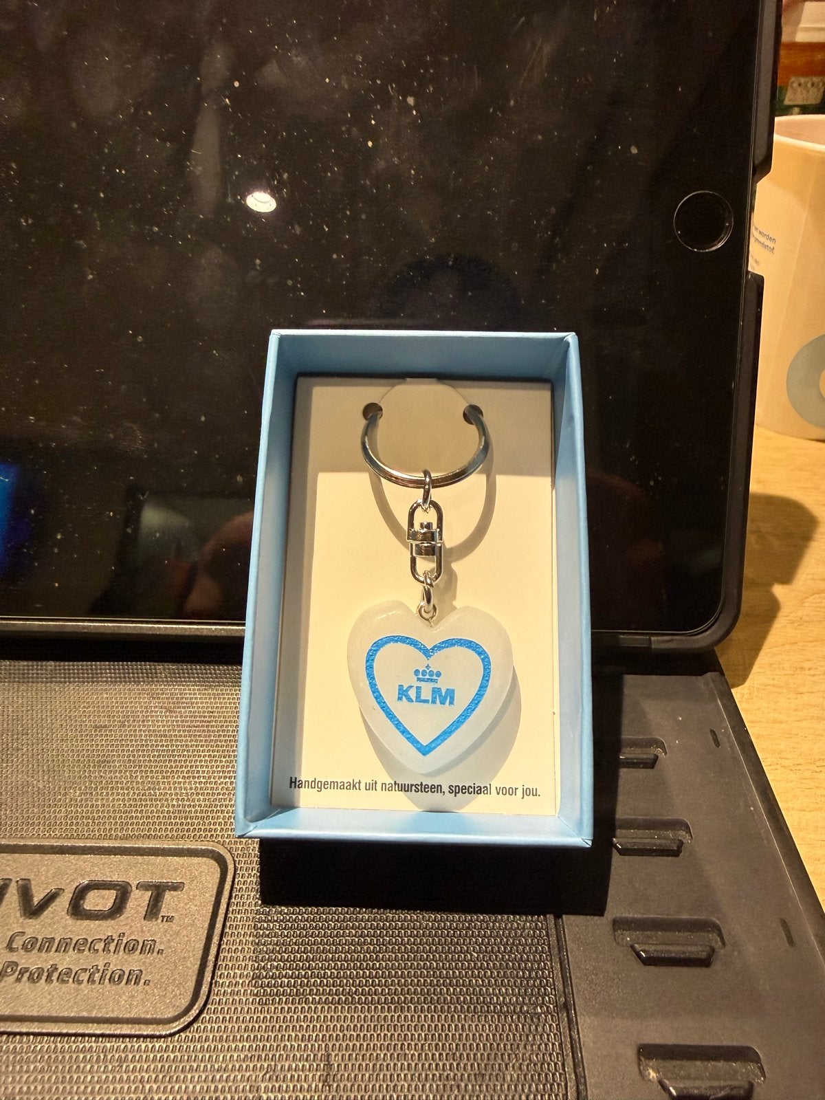 Handgemaakte natuursteen sleutelhanger KLM 107 jaar, Ophalen of Verzenden, Nieuw, Merk