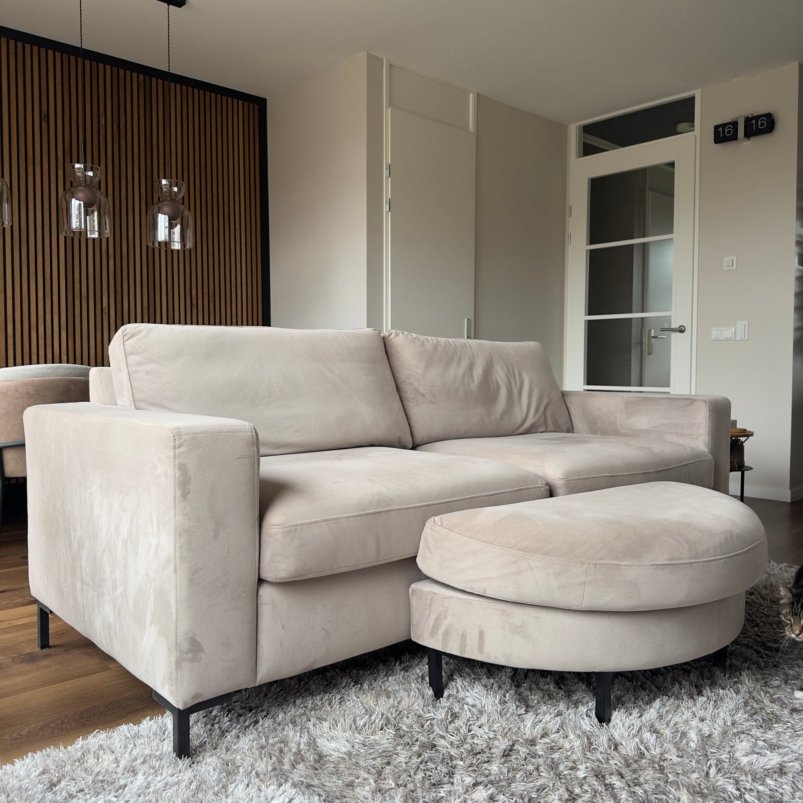 Urban Sofa Giorno bank / loungeset velours taupe met hocker, Huis en Inrichting, Banken | Bankstellen, Ophalen, 100 tot 125 cm