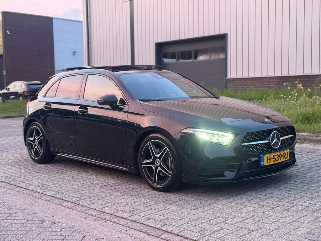 Mercedes-Benz A-Klasse A 180 136pk 7G-DCT 2020 Zwart, Auto's, Mercedes-Benz, 136 pk, 4 cilinders, Panoramadak, Alcantara