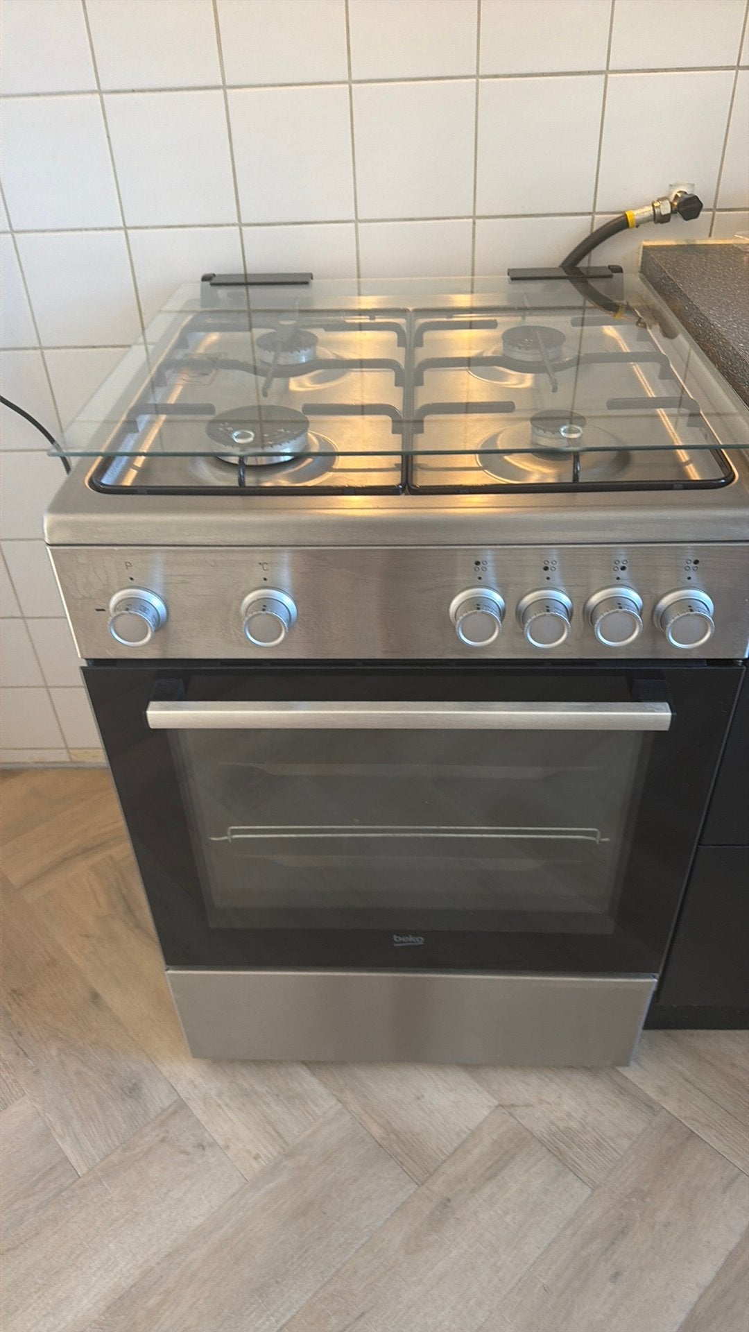 Gasfornuis met oven, Ophalen, 4 kookzones, Zo goed als nieuw, Gas
