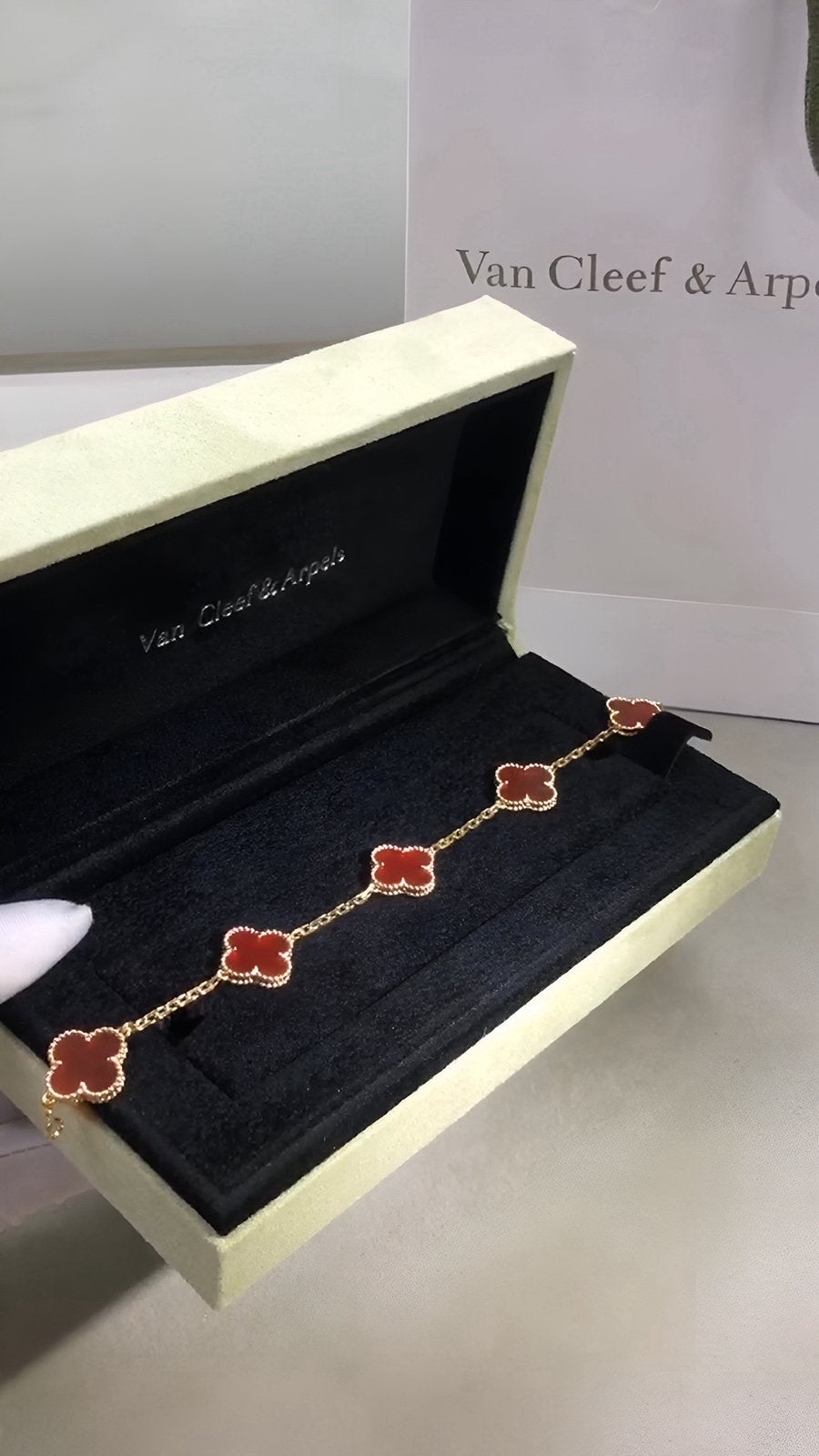 Van cleef & Arpels bracalet vgold, Sieraden, Tassen en Uiterlijk, Ophalen of Verzenden, Zo goed als nieuw