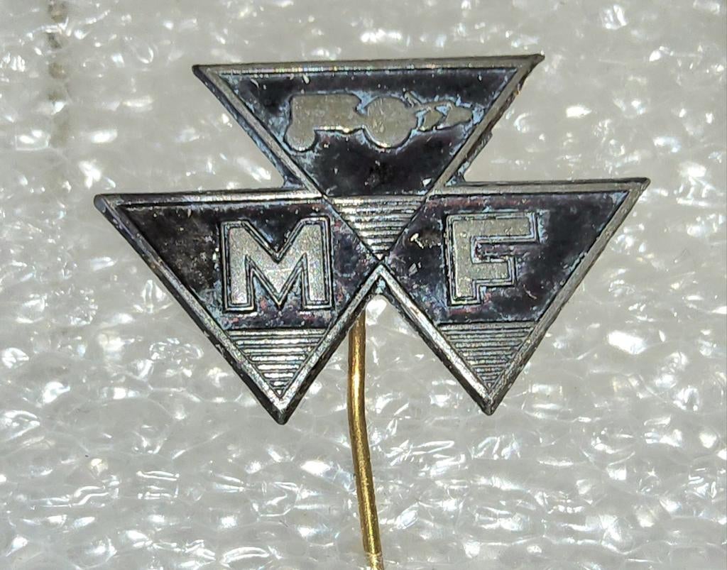 Vintage Massey Ferguson Speldje - Tractor Logo, Ophalen of Verzenden, Gebruikt, Merk, Speldje of Pin