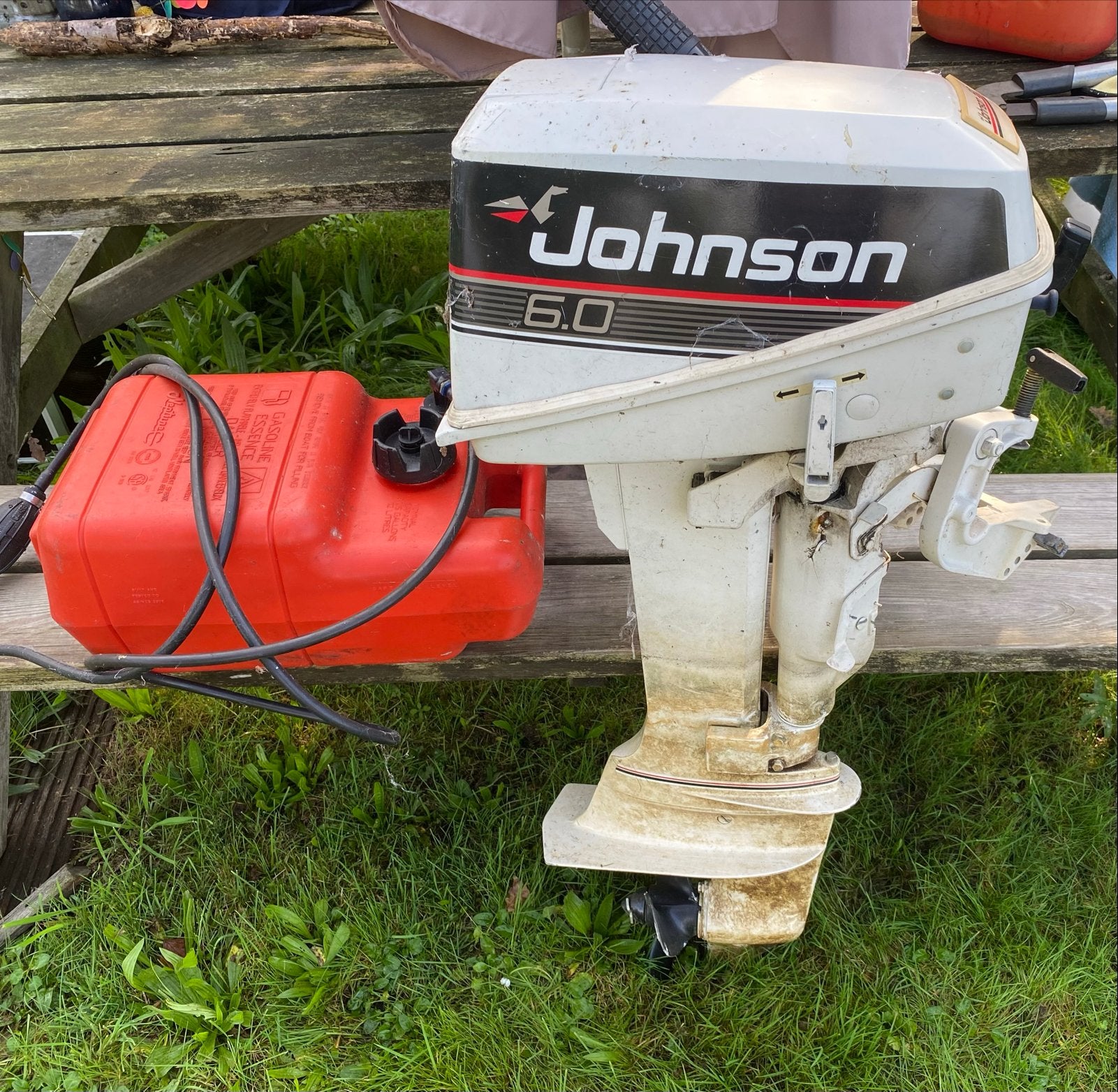 Johnson 6.0 buitenboordmotor met brandstoftank, Ophalen, Gebruikt, Buitenboordmotor, 5 tot 10 pk