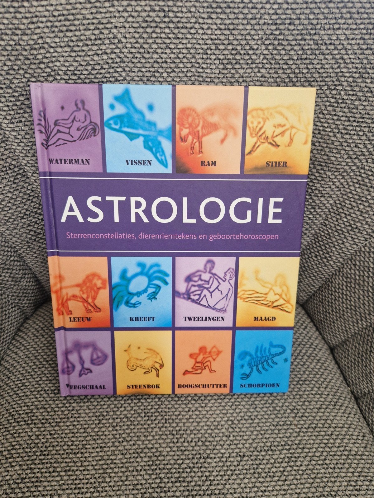 Astrologie: Sterrenbeelden, Dierenriemtekens & Horoscopen, Boeken, Onbekend, Achtergrond en Informatie, Astrologie, Ophalen of Verzenden