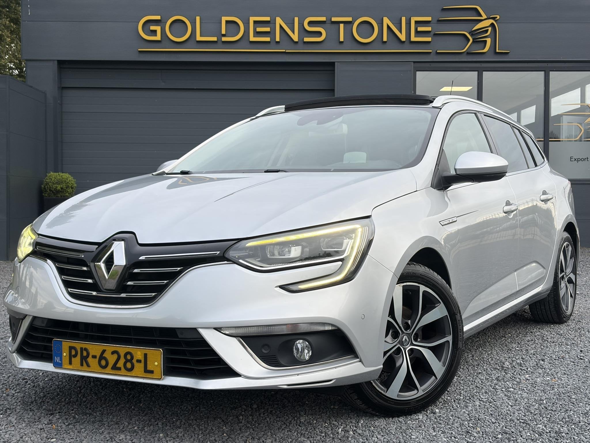 Renault Mégane Estate 1.2 TCe Bose ✓2 Eigenaar✓Pano✓C, Voorwielaandrijving, Dealer onderhouden, Gebruikt, 4 cilinders