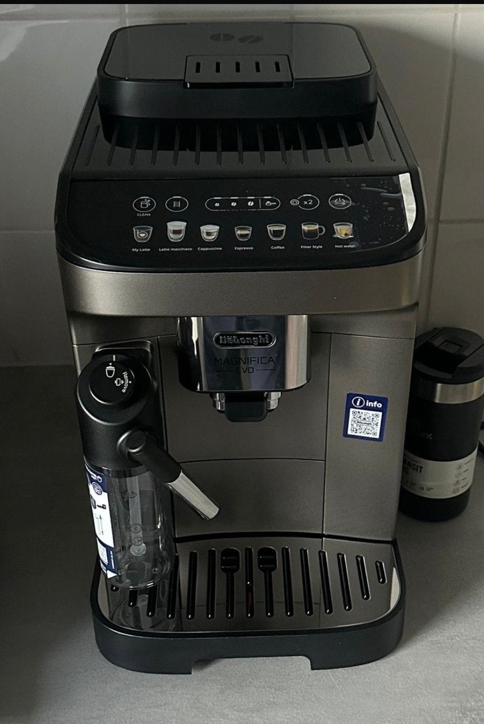 De'Longhi Magnifica Evo Volautomatische Espressomachine, Espresso apparaat, Ophalen of Verzenden, Zo goed als nieuw, Afneembaar waterreservoir