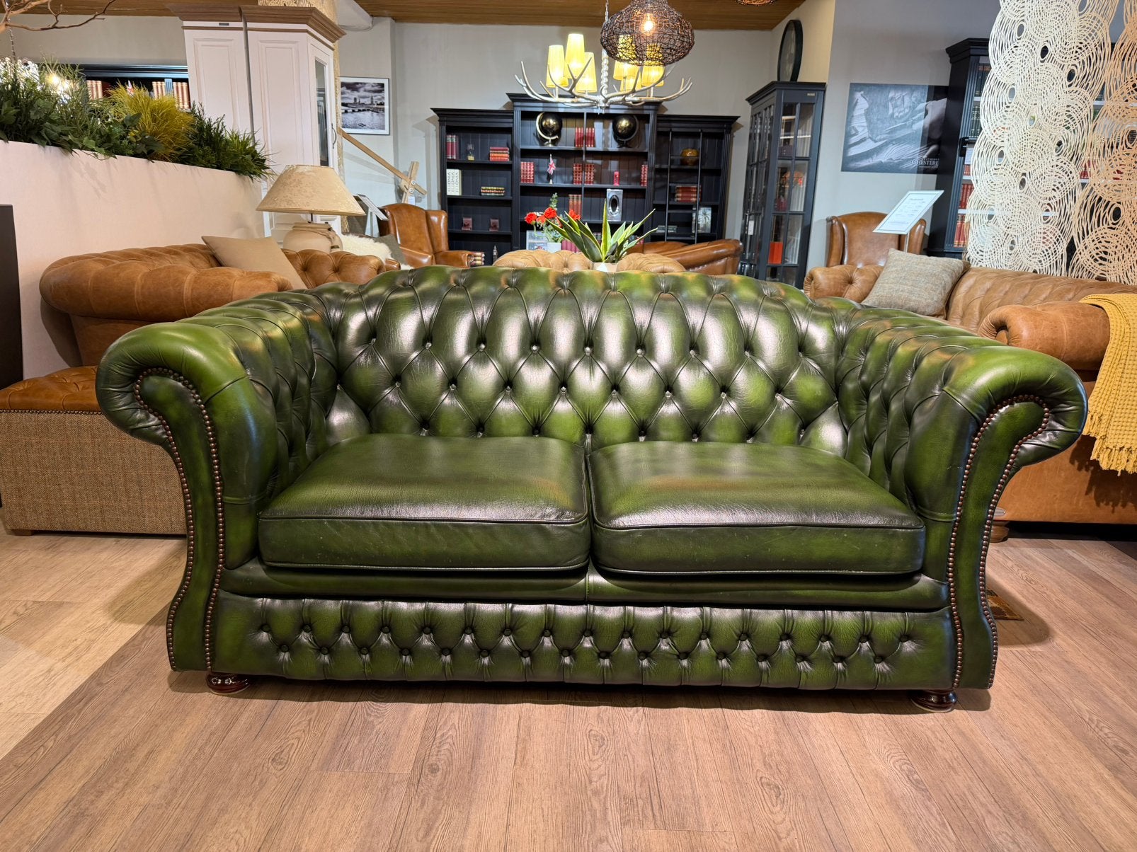 Engelse Springvale chesterfield 2-Zits bank antiek groen, Huis en Inrichting, Fauteuils, Ophalen of Verzenden, Gebruikt, 75 tot 100 cm