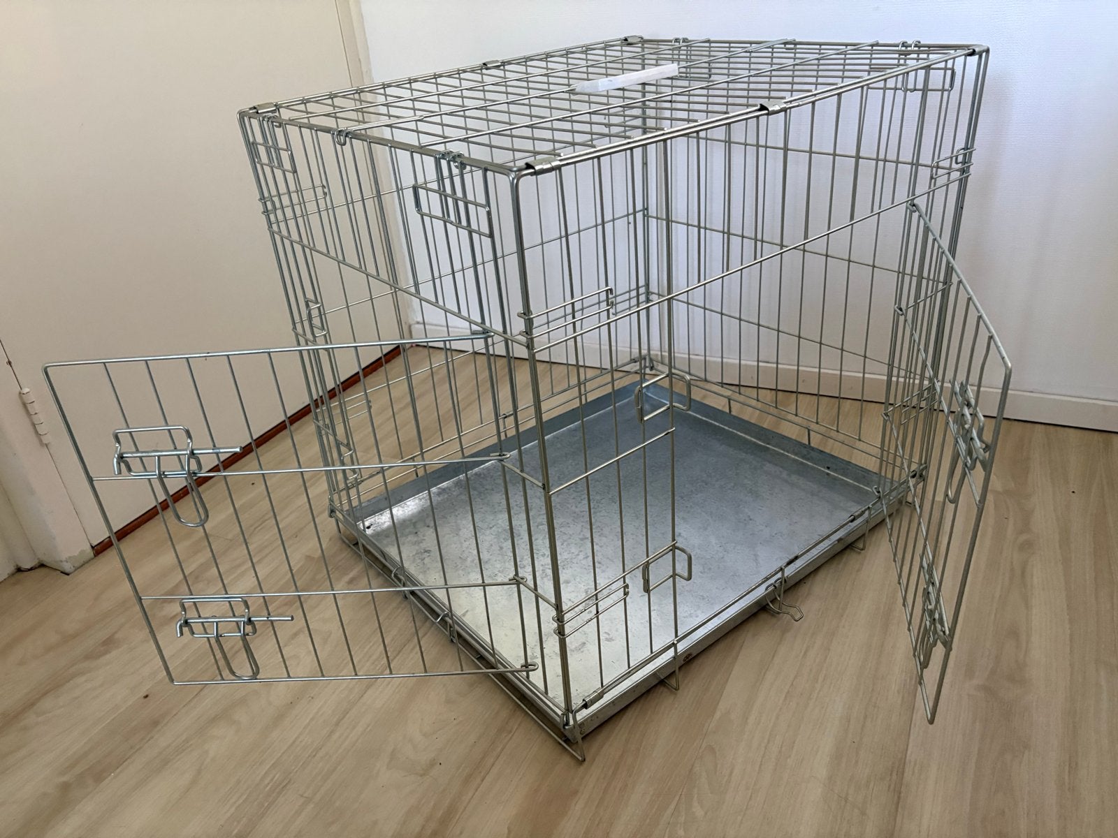 Metalen opklapbare bench voor kleine hond of kat(ten), Dieren en Toebehoren, Ophalen, Zo goed als nieuw