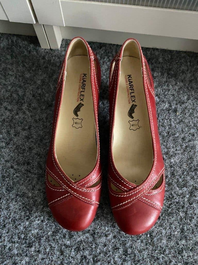 LEUKE PUMPS   MAAT 38   NIEUW, Ophalen of Verzenden, Nieuw, Rood