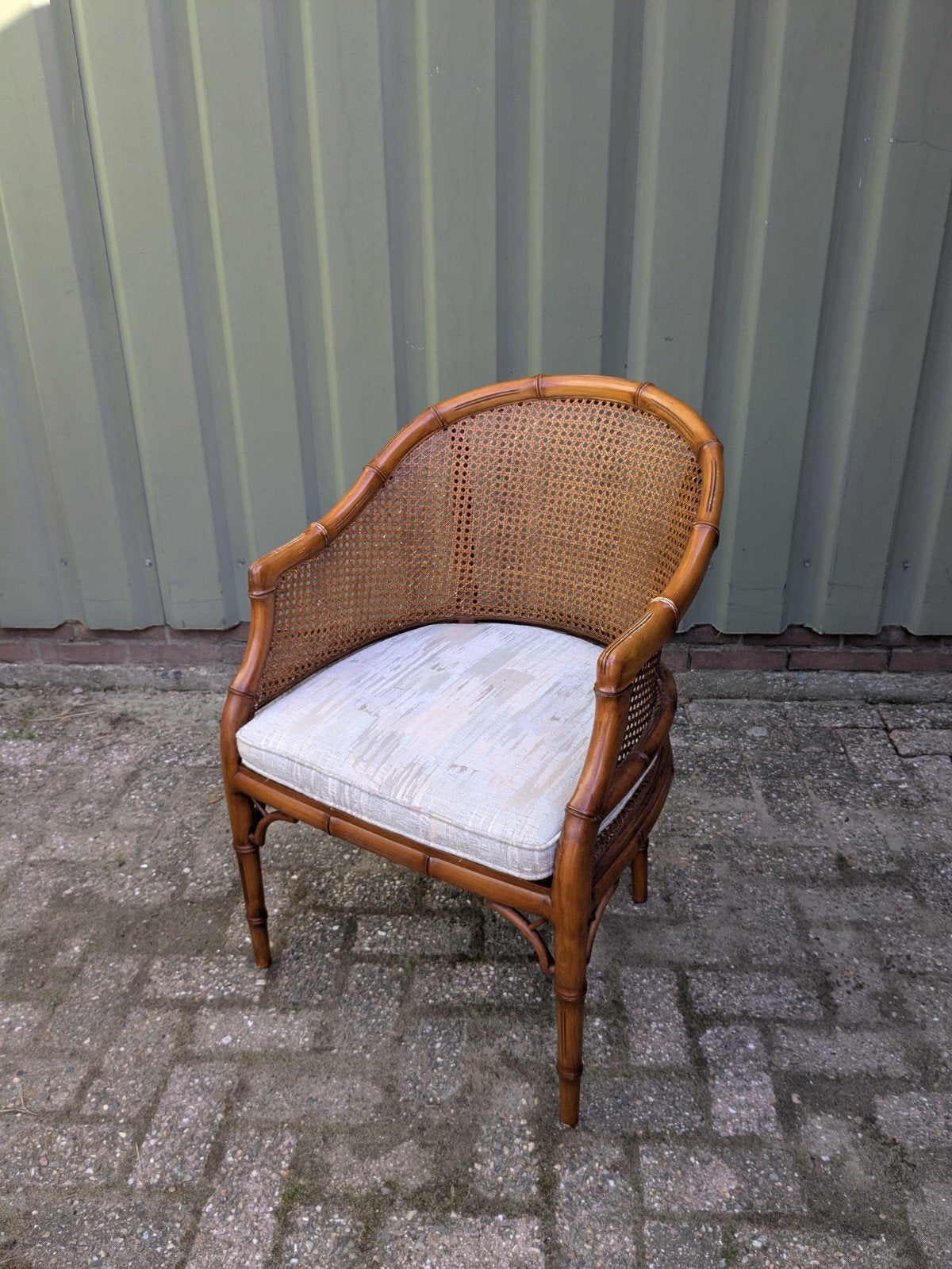 Vintage bamboe rotan stoel met webbing en kussen, Ophalen