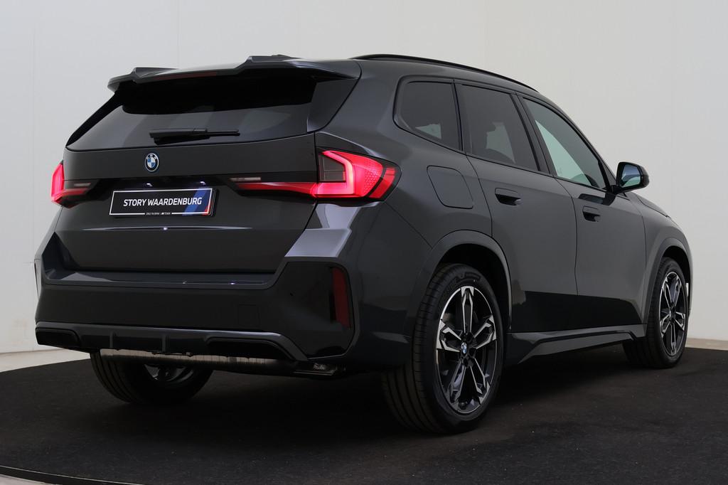BMW X1 xDrive25e M Sport Automaat / Panoramadak / Trekhaak /, Zwart, Leder, Bedrijf, Hybride Elektrisch/Benzine