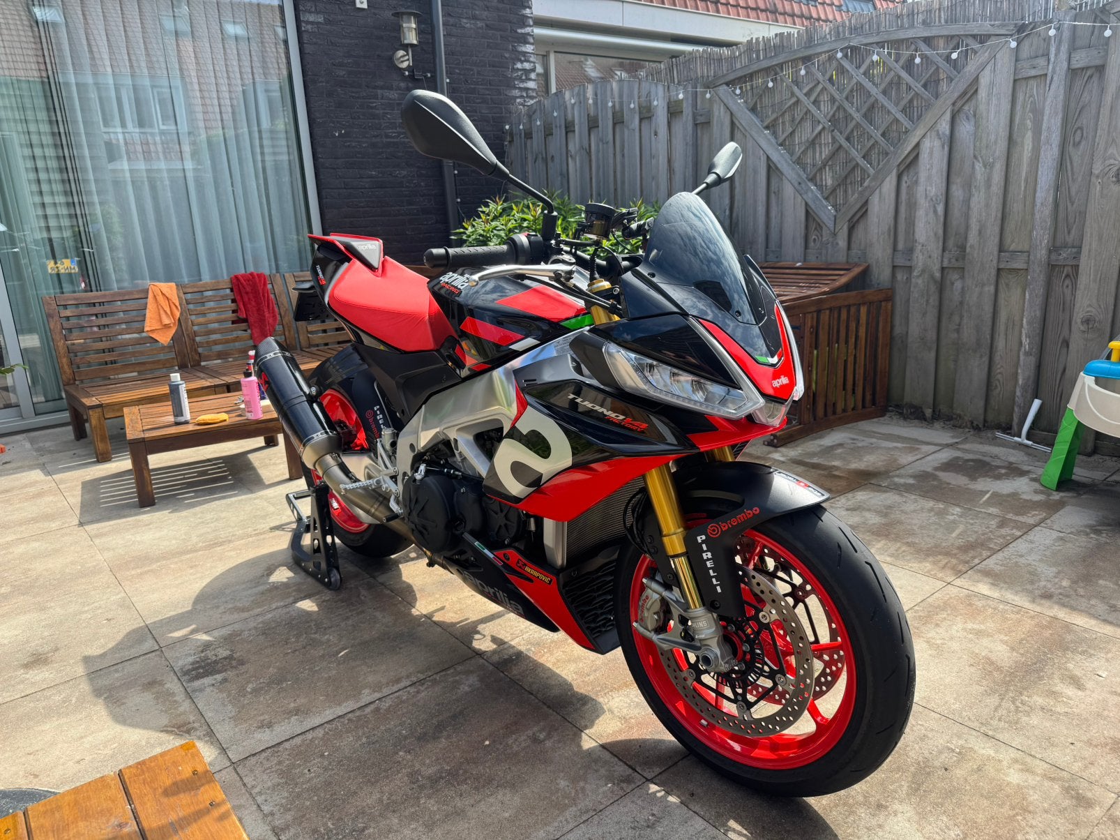 Zeer nette Aprilia Tuono V4 Factory, Ophalen, Zo goed als nieuw